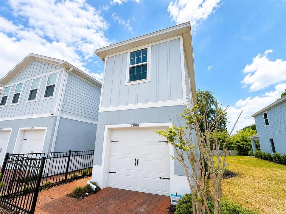 For Rent: $2,100 (3 beds, 2 baths, 1452 Square Feet)