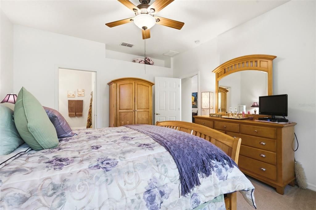 For Sale: $259,900 (2 beds, 2 baths, 1332 Square Feet)