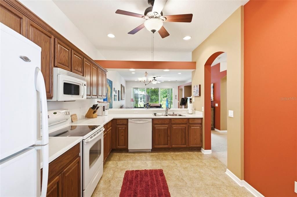For Sale: $259,900 (2 beds, 2 baths, 1332 Square Feet)