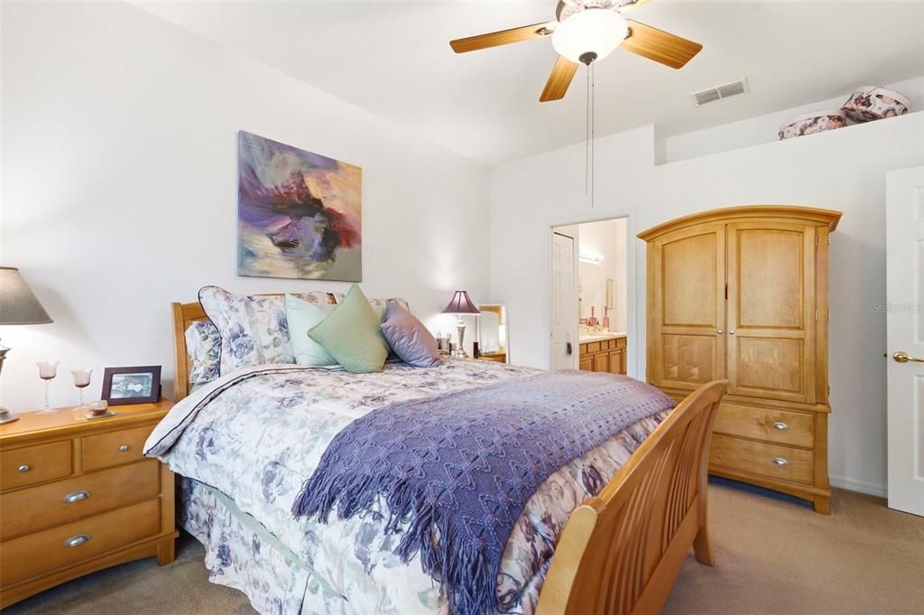 For Sale: $259,900 (2 beds, 2 baths, 1332 Square Feet)