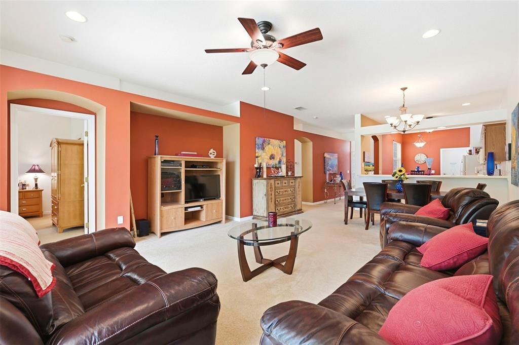 For Sale: $259,900 (2 beds, 2 baths, 1332 Square Feet)