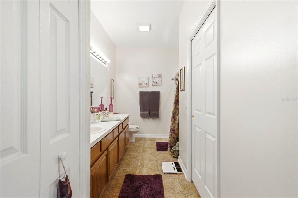 For Sale: $259,900 (2 beds, 2 baths, 1332 Square Feet)