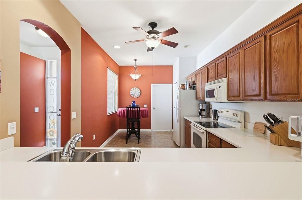 For Sale: $259,900 (2 beds, 2 baths, 1332 Square Feet)