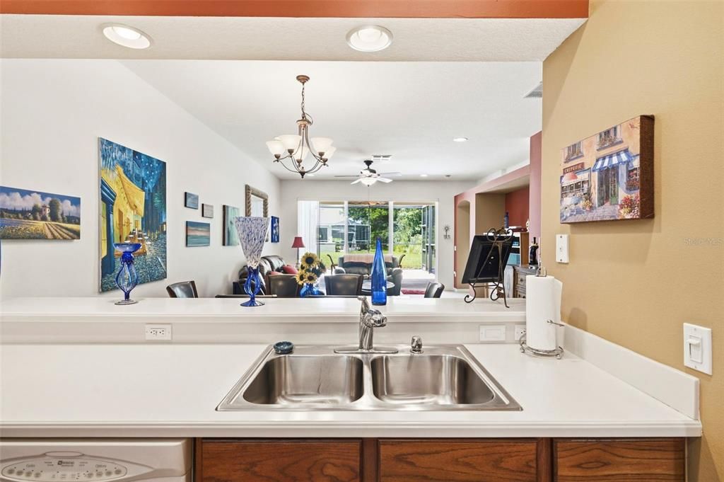 For Sale: $259,900 (2 beds, 2 baths, 1332 Square Feet)