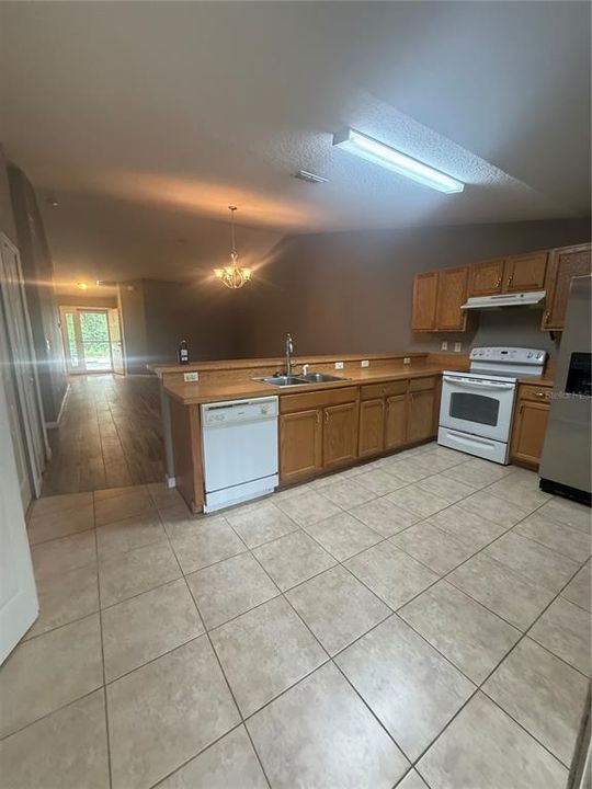 For Rent: $1,700 (3 beds, 2 baths, 1275 Square Feet)