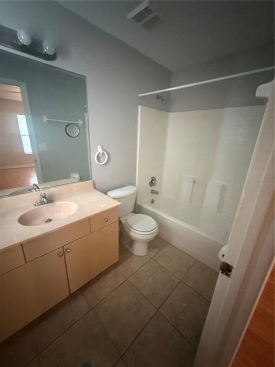 For Rent: $1,700 (3 beds, 2 baths, 1275 Square Feet)