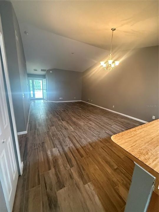 For Rent: $1,700 (3 beds, 2 baths, 1275 Square Feet)