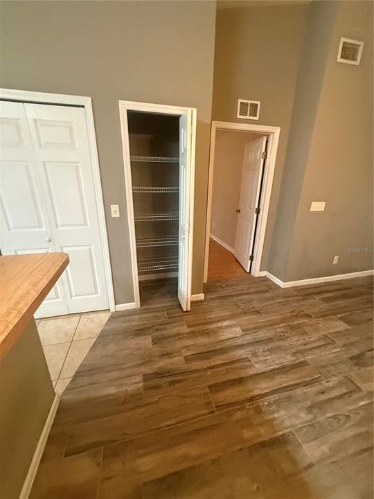 For Rent: $1,700 (3 beds, 2 baths, 1275 Square Feet)