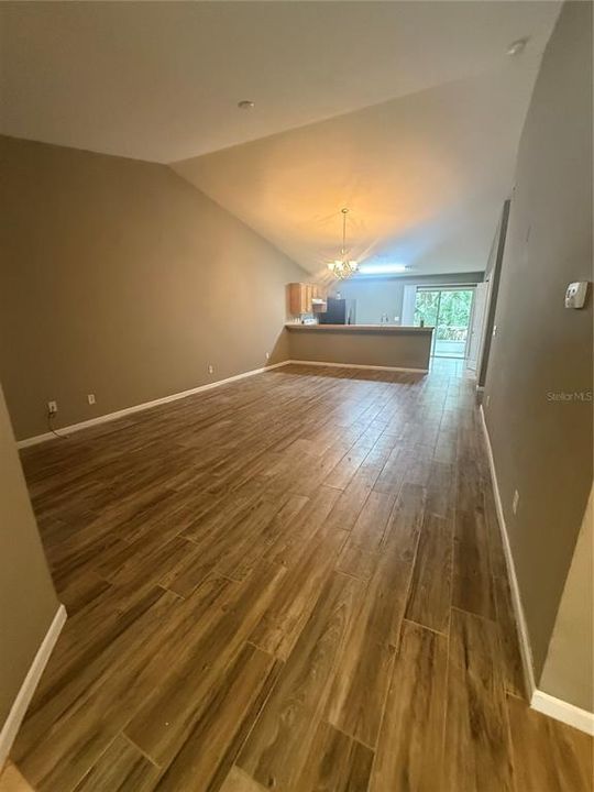 For Rent: $1,700 (3 beds, 2 baths, 1275 Square Feet)