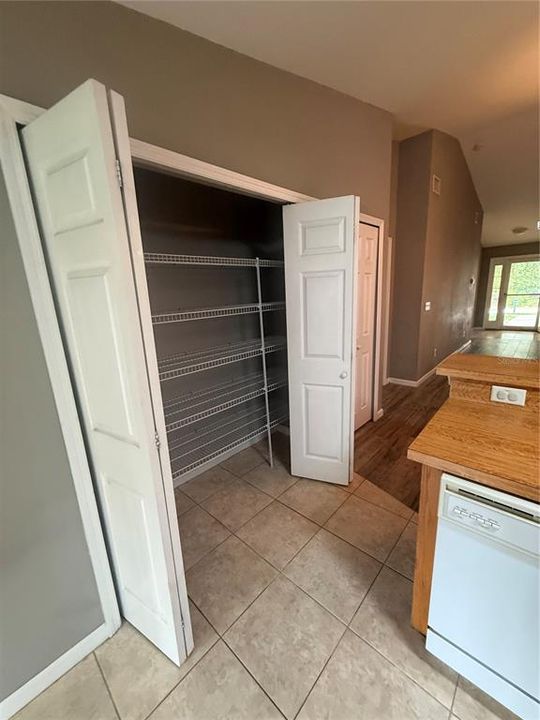 For Rent: $1,700 (3 beds, 2 baths, 1275 Square Feet)