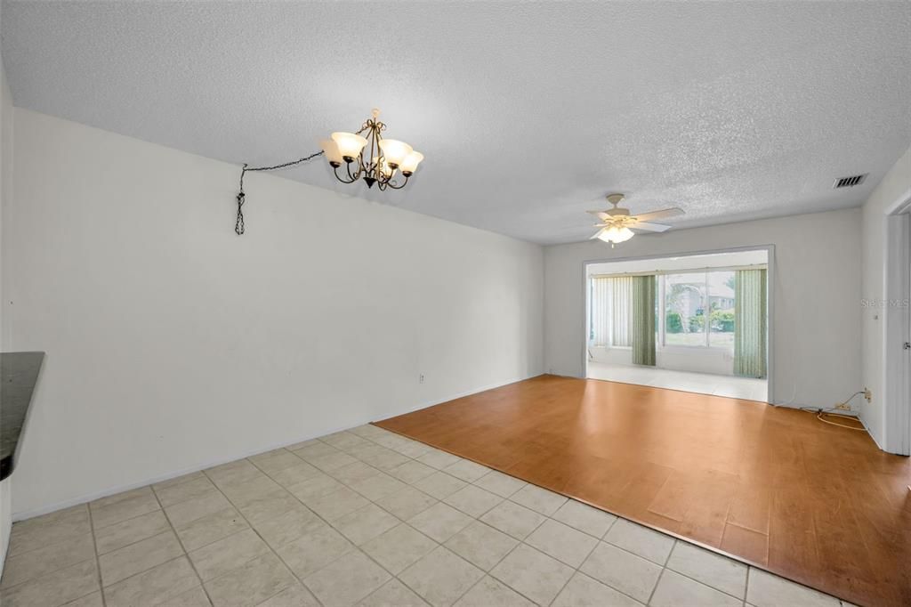 В аренду: $1,800 (2 спален, 2 ванн, 956 Квадратных фут)