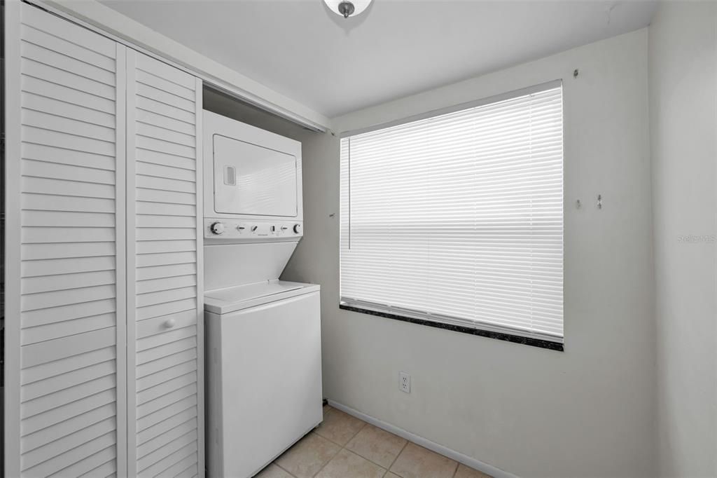 В аренду: $1,800 (2 спален, 2 ванн, 956 Квадратных фут)