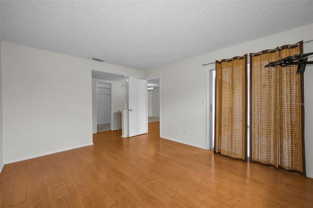 В аренду: $1,800 (2 спален, 2 ванн, 956 Квадратных фут)