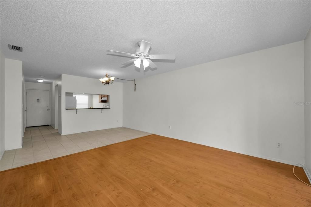 В аренду: $1,800 (2 спален, 2 ванн, 956 Квадратных фут)