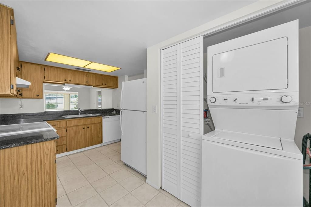 В аренду: $1,800 (2 спален, 2 ванн, 956 Квадратных фут)