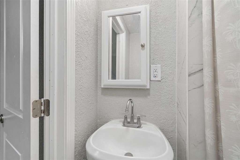 For Sale: $335,000 (4 beds, 2 baths, 1183 Square Feet)