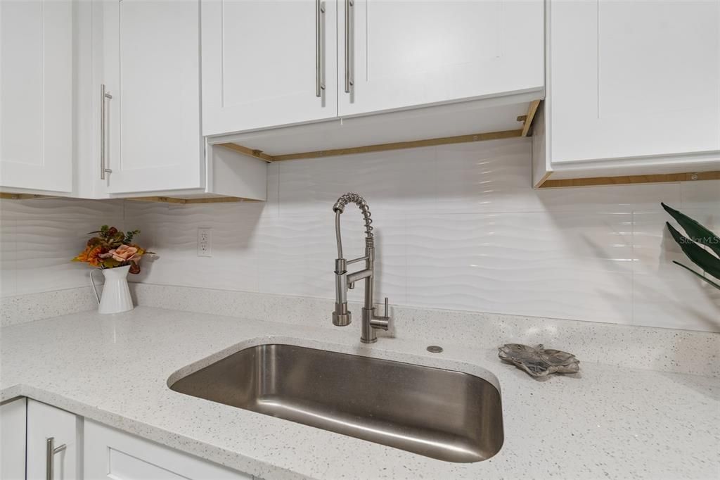 For Sale: $335,000 (4 beds, 2 baths, 1183 Square Feet)