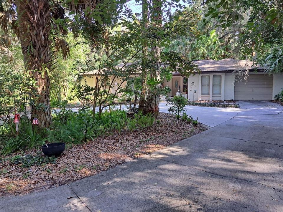 For Sale: $300,000 (3 beds, 2 baths, 1835 Square Feet)