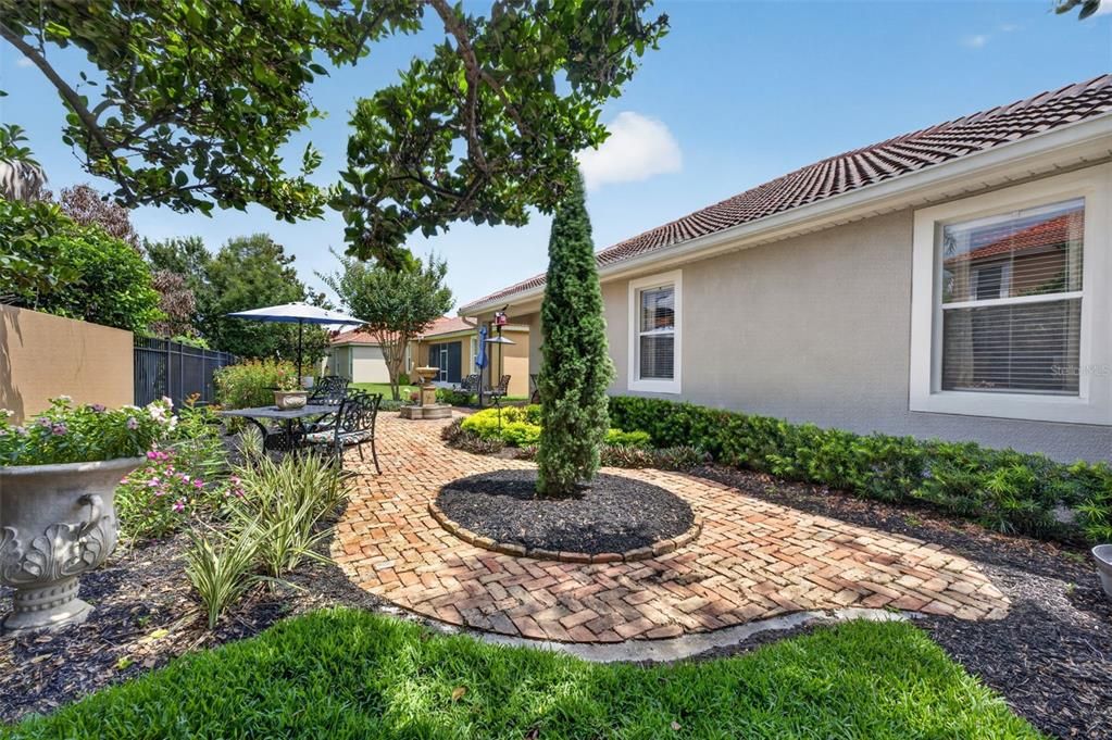 Active With Contract: $520,000 (4 beds, 2 baths, 2236 Square Feet)