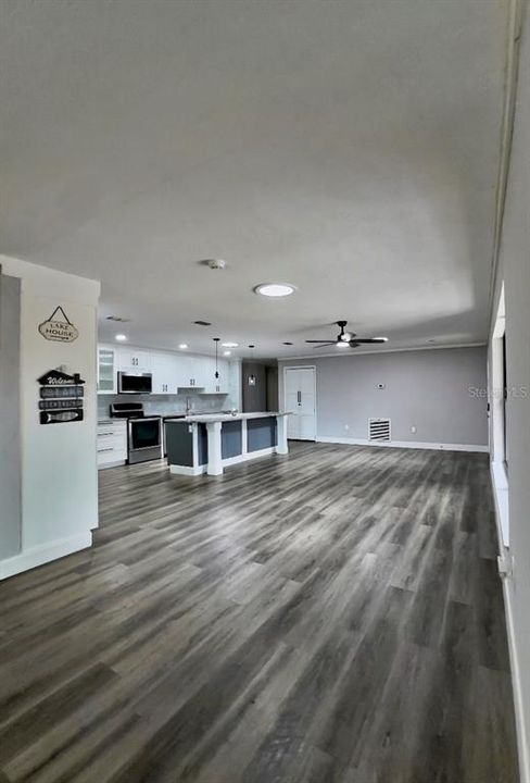 На продажу: $399,000 (4 спален, 2 ванн, 1900 Квадратных фут)