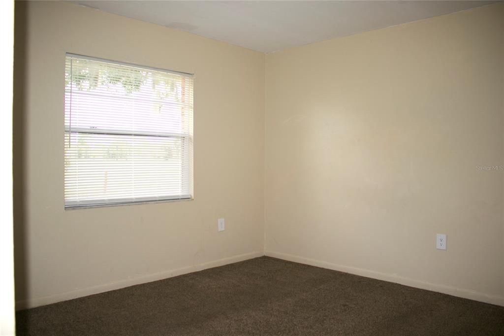 For Rent: $1,300 (2 beds, 1 baths, 850 Square Feet)