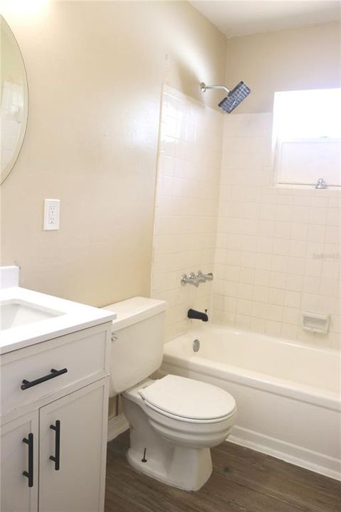 For Rent: $1,300 (2 beds, 1 baths, 850 Square Feet)