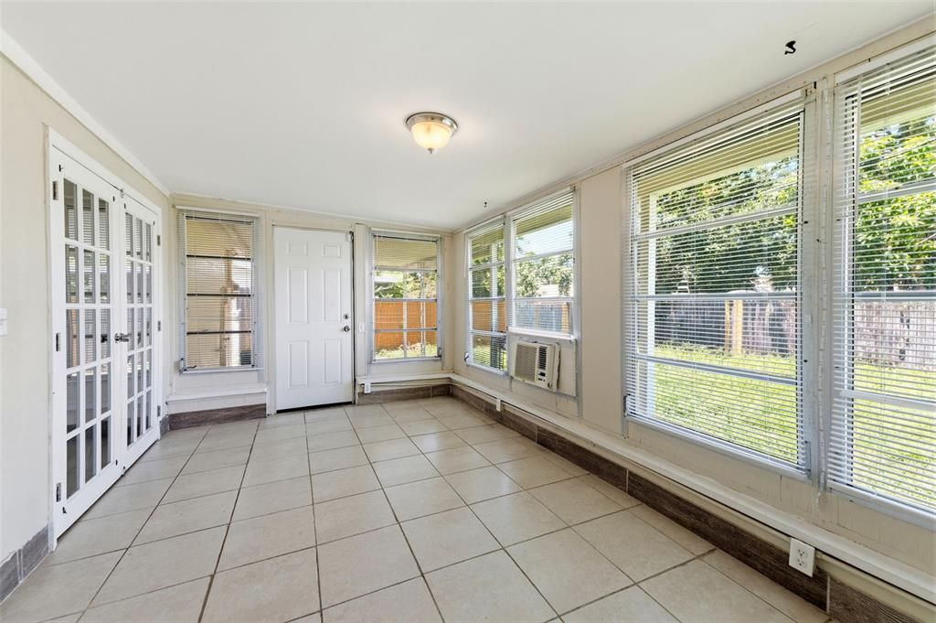 En Venta: $239,000 (3 camas, 1 baños, 1076 Pies cuadrados)