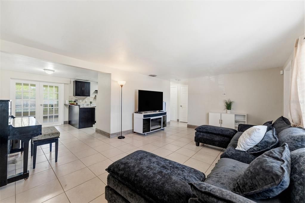 En Venta: $239,000 (3 camas, 1 baños, 1076 Pies cuadrados)