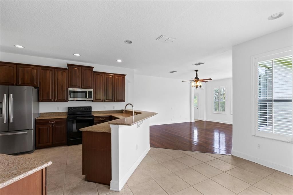 For Sale: $749,900 (4 beds, 3 baths, 2665 Square Feet)