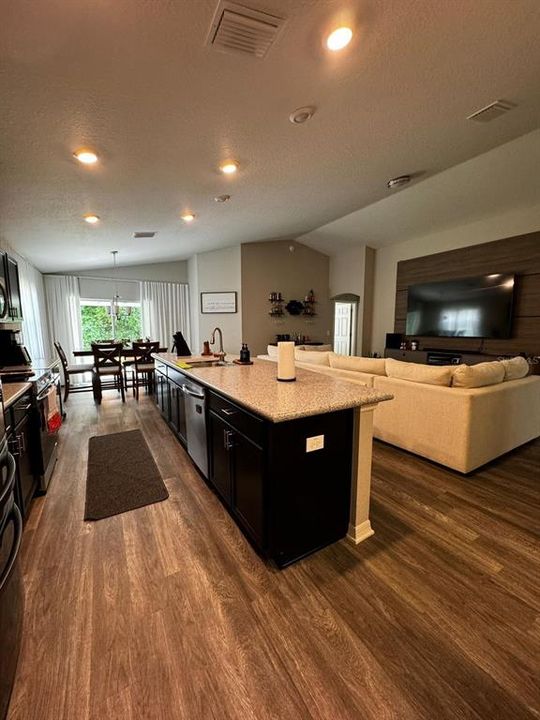 For Sale: $330,000 (4 beds, 2 baths, 1545 Square Feet)