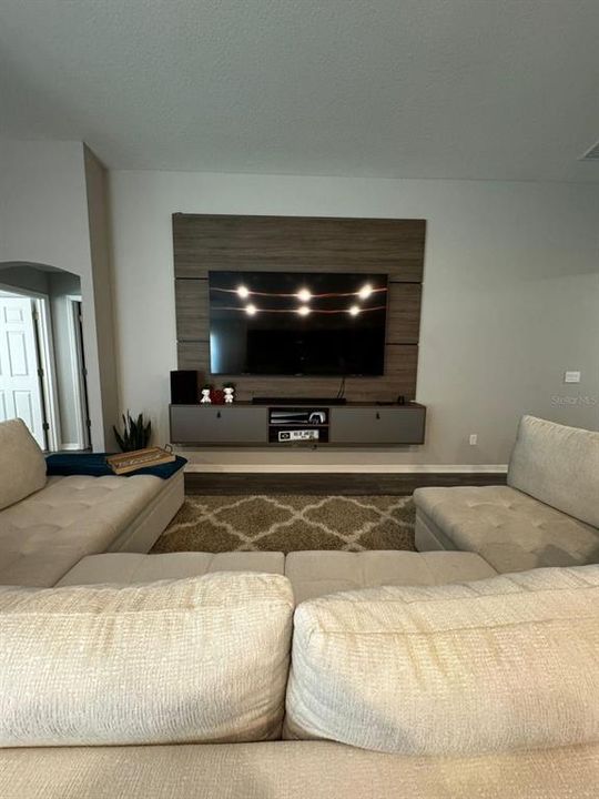 For Sale: $330,000 (4 beds, 2 baths, 1545 Square Feet)
