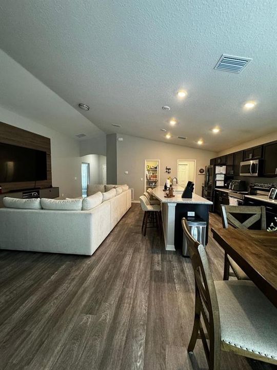 For Sale: $330,000 (4 beds, 2 baths, 1545 Square Feet)