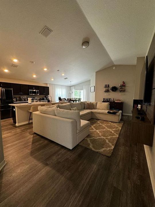 For Sale: $330,000 (4 beds, 2 baths, 1545 Square Feet)