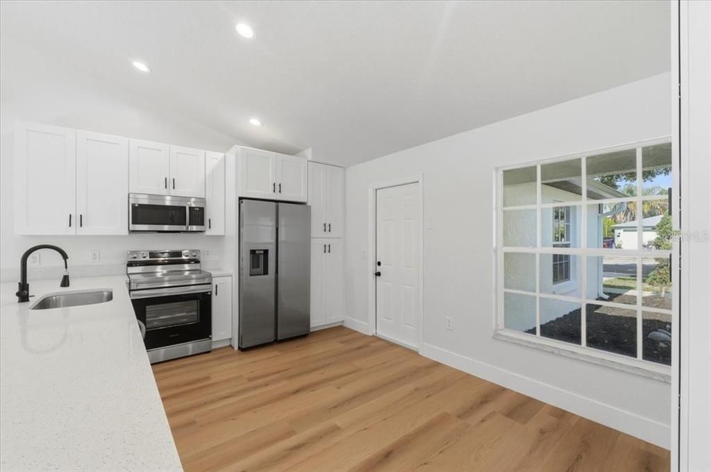 En Venta: $369,999 (3 camas, 2 baños, 1389 Pies cuadrados)
