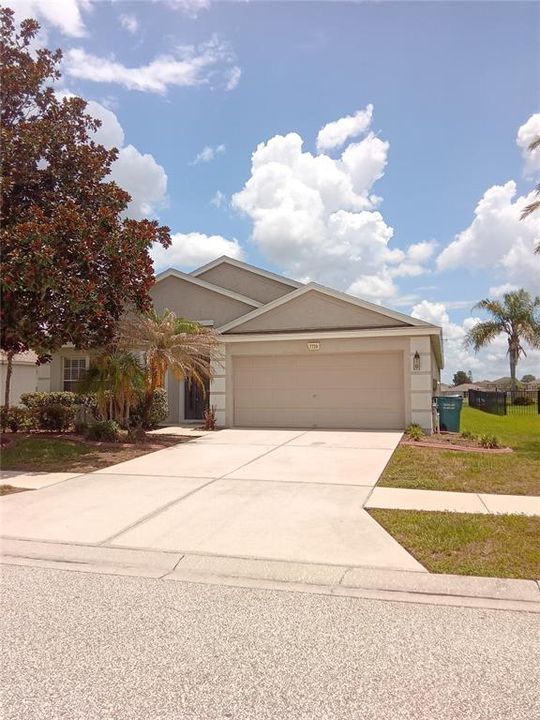 For Rent: $2,200 (3 beds, 2 baths, 1871 Square Feet)