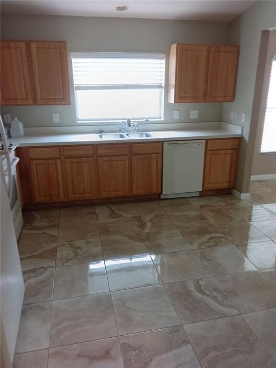 For Rent: $2,200 (3 beds, 2 baths, 1871 Square Feet)