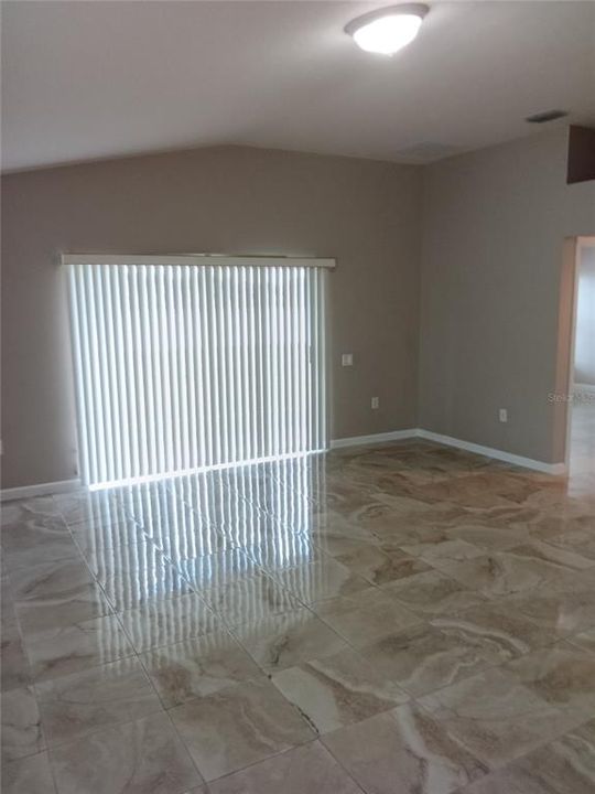 For Rent: $2,200 (3 beds, 2 baths, 1871 Square Feet)
