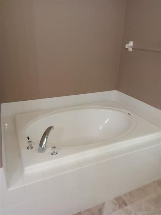For Rent: $2,200 (3 beds, 2 baths, 1871 Square Feet)