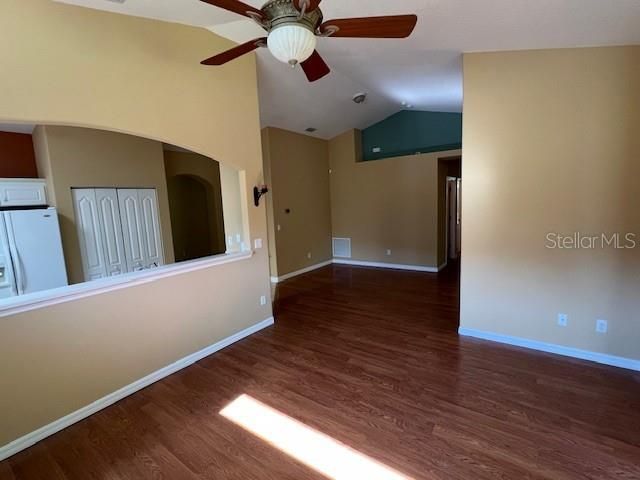 For Rent: $1,950 (3 beds, 2 baths, 1369 Square Feet)