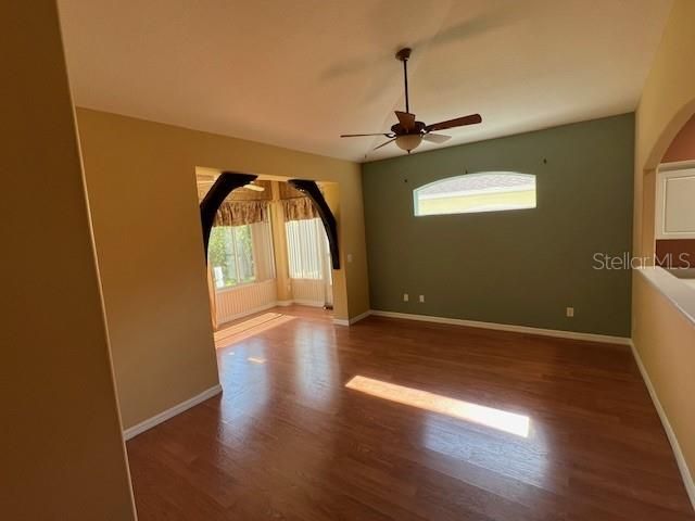 For Rent: $1,950 (3 beds, 2 baths, 1369 Square Feet)