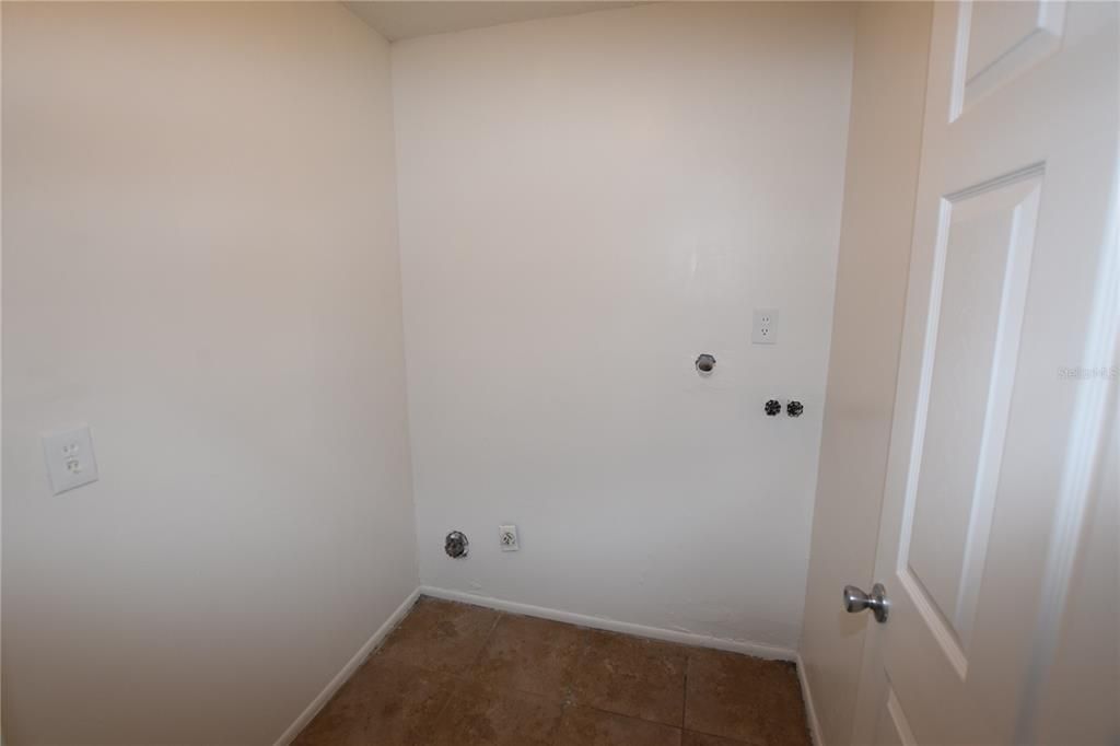 For Rent: $1,400 (2 beds, 1 baths, 845 Square Feet)