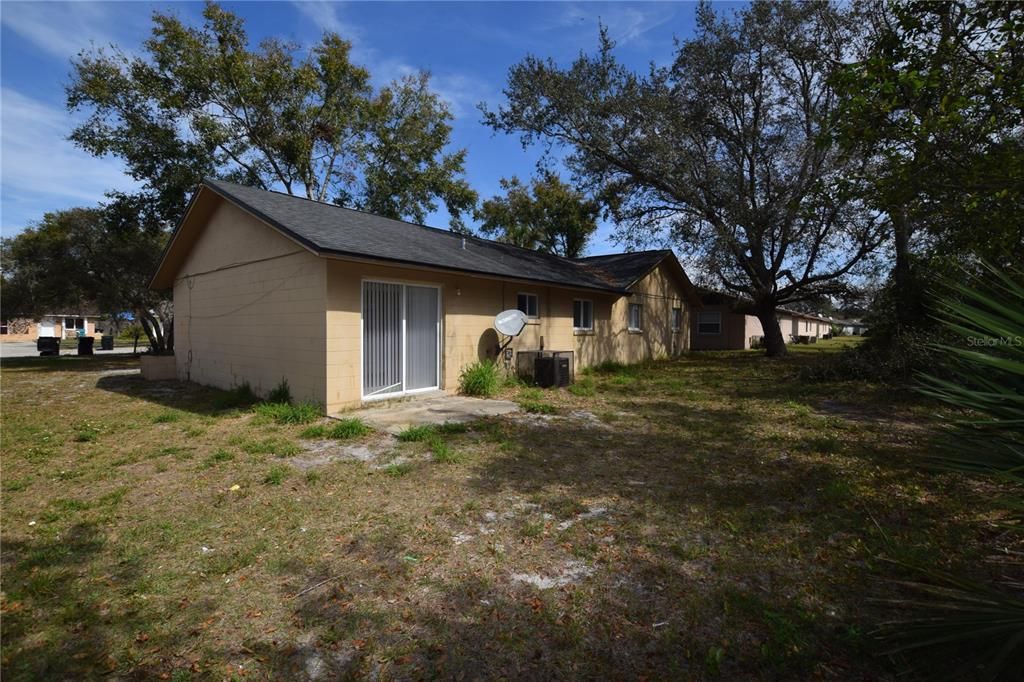 For Rent: $1,400 (2 beds, 1 baths, 845 Square Feet)