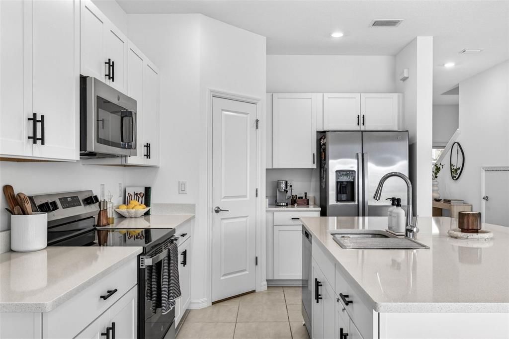 For Sale: $315,000 (3 beds, 2 baths, 1555 Square Feet)