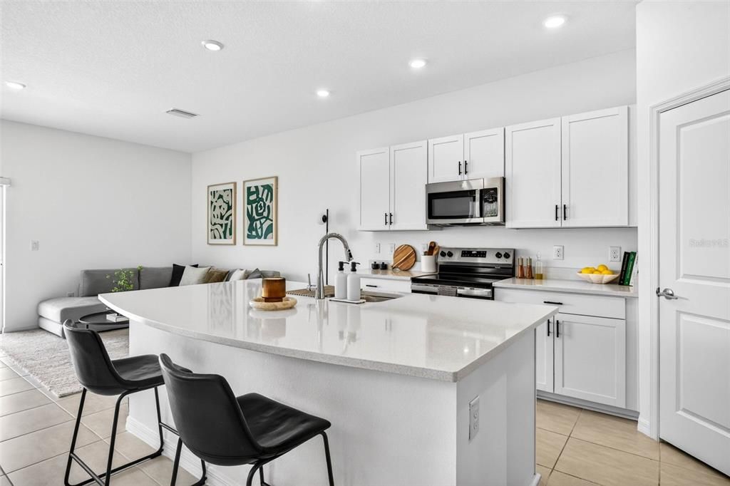 For Sale: $315,000 (3 beds, 2 baths, 1555 Square Feet)