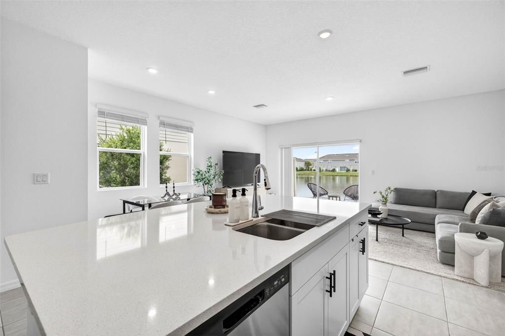 For Sale: $315,000 (3 beds, 2 baths, 1555 Square Feet)