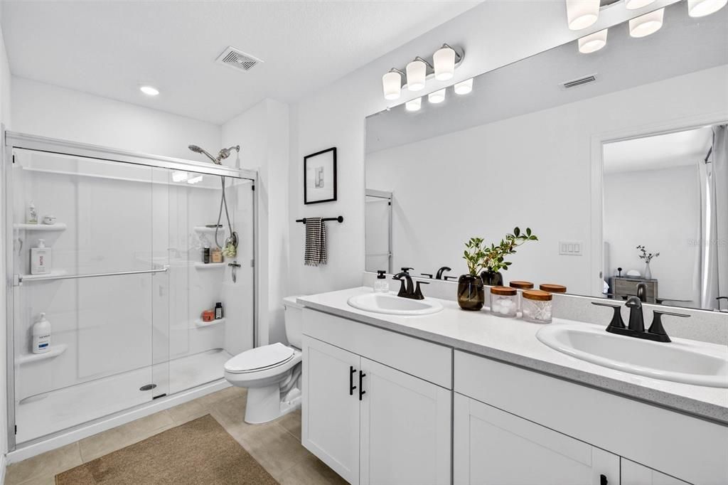 For Sale: $315,000 (3 beds, 2 baths, 1555 Square Feet)