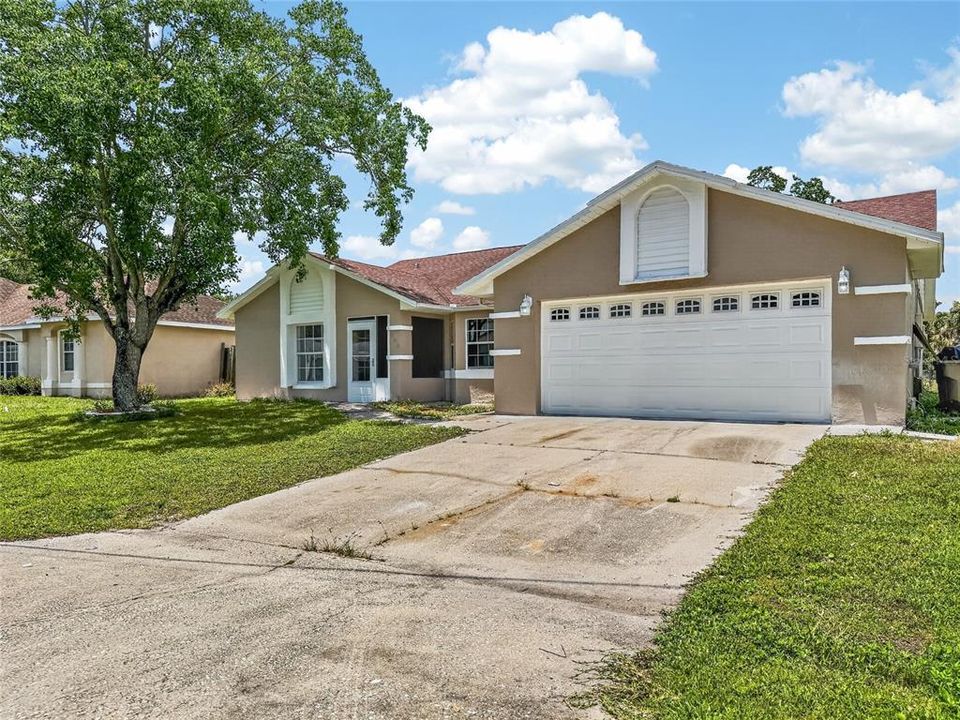 For Sale: $320,000 (4 beds, 2 baths, 1890 Square Feet)