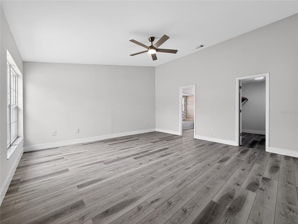 For Sale: $320,000 (4 beds, 2 baths, 1890 Square Feet)