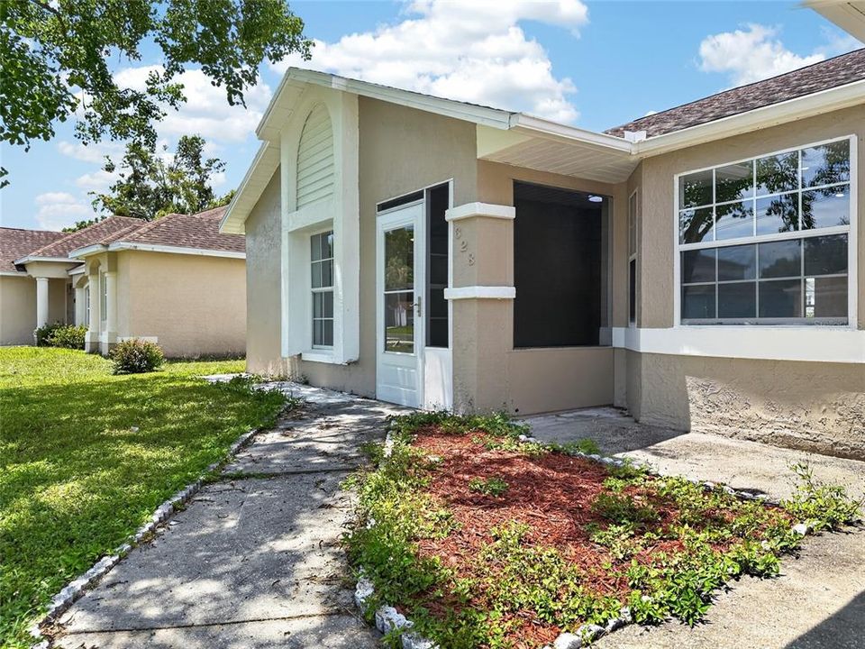 For Sale: $320,000 (4 beds, 2 baths, 1890 Square Feet)