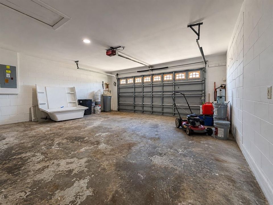 For Sale: $320,000 (4 beds, 2 baths, 1890 Square Feet)